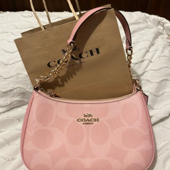 Coach Powder Pink Teri Shoulder Bag In Signature Canvas PRICE FIRM - Picture 2 of 3
